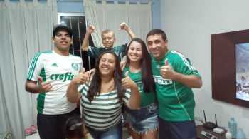 Torcedores de Palmeiras e Santos buscam maneiras de manter tradições e interagir com outros apoiadores - e mesmo com os rivais