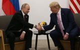 O então presidente dos EUA, Donald Trump, e Putin se reuniram no encontro do G20, em Osaka, no Japão, em junho de 2019