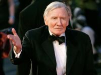 Morre aos 98 anos o ator Leslie Phillips, voz do Chapéu Seletor de Harry Potter