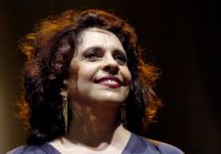 “Nunca pensei em um dia falar da dor de perder Gal”, diz Maria Bethânia sobre amiga