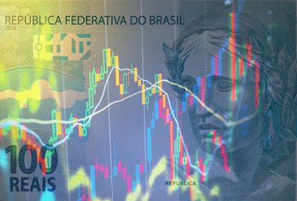 Cédula de real ao fundo de gráficos / economia brasileira