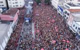 Foliões curtem o Carnaval de rua de São Paulo no bloco Acadêmicos do Baixo Augusta, um dos maiores da cidade