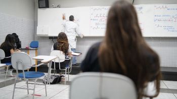 Renan Ferreirinha defende medida como forma de manter concentração dos alunos e melhorar interação em sala de aula