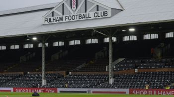 Fulham e Manchester United se enfrentam neste domingo (26)