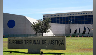 Condenado após reconhecimento por foto antiga é absolvido pelo STJ