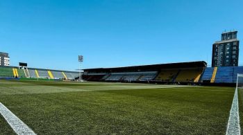 Equipes se enfrentam na tarde deste domingo (8)