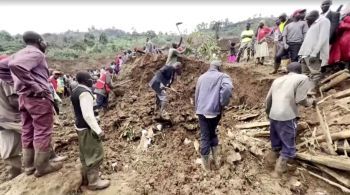 Lama e terra cobriram dezenas de casas e escolas em vilarejo no leste do país africano 