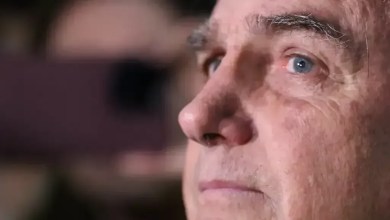 Bolsonaro rebate fala de Lula sobre amantes: “Sou apaixonado pela minha esposa”