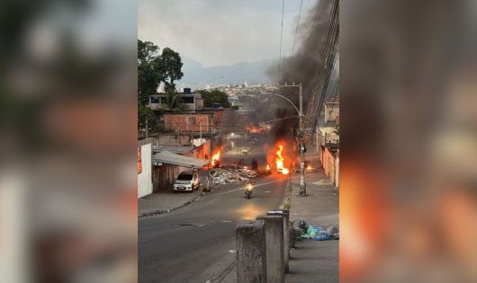 Megaoperação combate o crime organizado no Rio; homem morre vítima de bala perdida