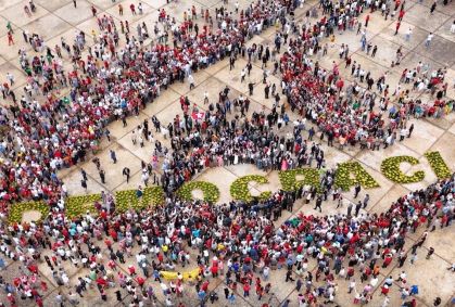 Ato em memória aos dois anos do 8 de Janeiro teve quatro etapas e terminou com o "Abraço da Democracia"