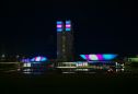 Após pedido de deputadas, Congresso é iluminado com cores da bandeira trans