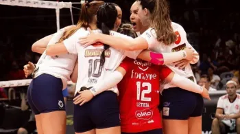 Barueri e Praia Clube se enfrentam nesta terça-feira (28) pela Superliga Feminina