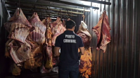 Picanha podre de enchente era vendida em mercados do RJ, aponta polícia