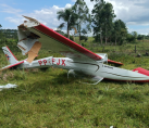 Avião de pequeno porte cai em Montenegro (RS); veja imagens