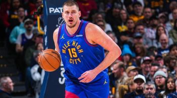 Astro do Denver Nuggets anotou seu quinto triplo-duplo consecutivo