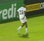 Filho de Robinho faz gol pelo Santos na Copinha e comemora com pedalada