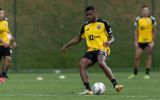 Júnior Santos durante treino na Cidade do Galo