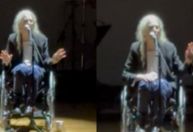 Patti Smith cai durante show em SP e deixa o palco de cadeira de rodas