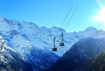 Teleférico mais íngreme do mundo é inaugurado nos alpes da Suíça