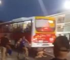 Assaltantes se jogam de ônibus em tentativa de roubo no RJ