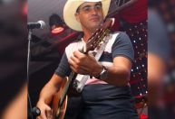 Quem é o cantor sertanejo que morreu prensado por ônibus em São Paulo