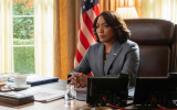 Em "Dia Zero", Angela Bassett interpreta Evelyn Mitchell, a presidente dos Estados Unidos