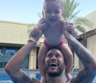 "Efeito Mavie": filha de Neymar rouba a cena nas redes