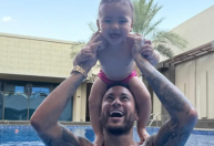 "Efeito Mavie": filha de Neymar rouba a cena nas redes