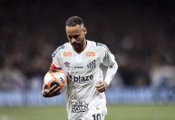 Ações da dona da Penalty caem após fala de Neymar sobre bola do Paulistão