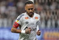 Neymar critica bola do Paulistão após derrota do Santos para o Corinthians