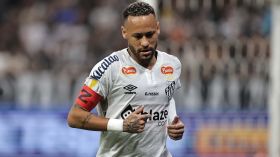 Neymar critica bola do Paulistão após derrota do Santos para o Corinthians no Paulista