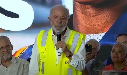 Lula critica empresários que "pedem as coisas" e depois criticam o governo