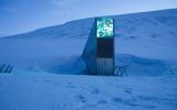 O Seed Vault representa a maior coleção de diversidade de culturas do mundo e está localizado no interior de uma montanha no arquipélago de Svalbard, a meio caminho entre a Noruega continental e o polo norte