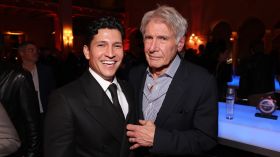 À DOIS1, ator de "Capitão América" diz que Harrison Ford era adorável no set: "Piadas e besteiras"