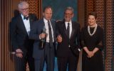 John Lithgow, Ralph Fiennes, Sergio Castellitto e Isabella Rossellini subiram ao palco do SAG Awards