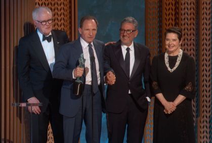 John Lithgow, Ralph Fiennes, Sergio Castellitto e Isabella Rossellini subiram ao palco do SAG Awards