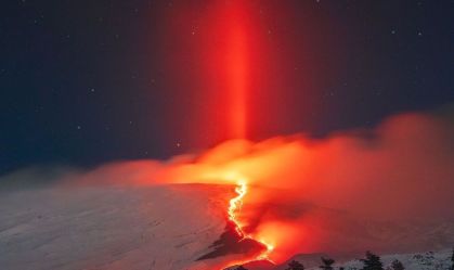 Reflexo no céu de erupção vulcânica na Itália é registrado pela Nasa; veja