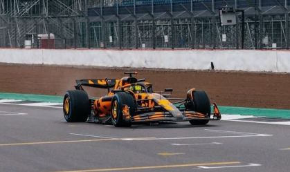 Atual campeã de construtores da F1, McLaren é primeira a estrear novo carro