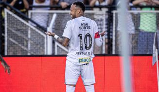 Neymar é provocado e debocha após marcar gol olímpico em vitória do Santos