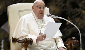 Vaticano diz que papa Francisco "piorou"; pontífice precisou de transfusão de sangue