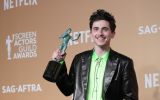 Timothée Chalamet venceu o prêmio de Melhor Ator por "Um Completo Desconhecido" no SAG Awards 2025